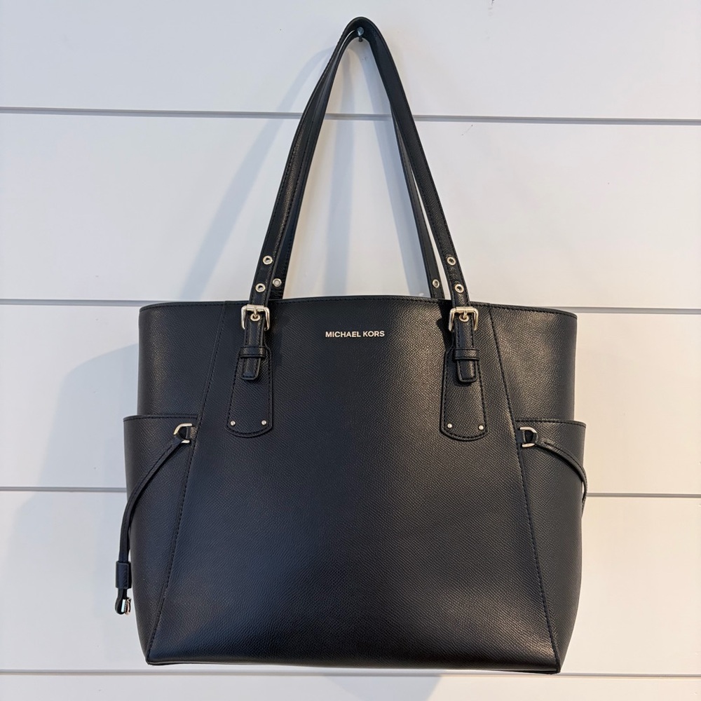 Michael Kors Voyager Black Saffiano Leather Tote Gold Classic Chic Workwear Luxe - Picture 3 of 12
